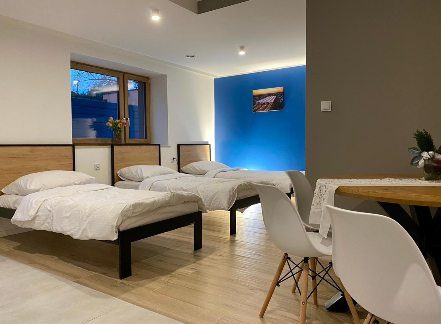 Tanie Noclegi Gliwice - Apartamenty Lowicka 28 エクステリア 写真