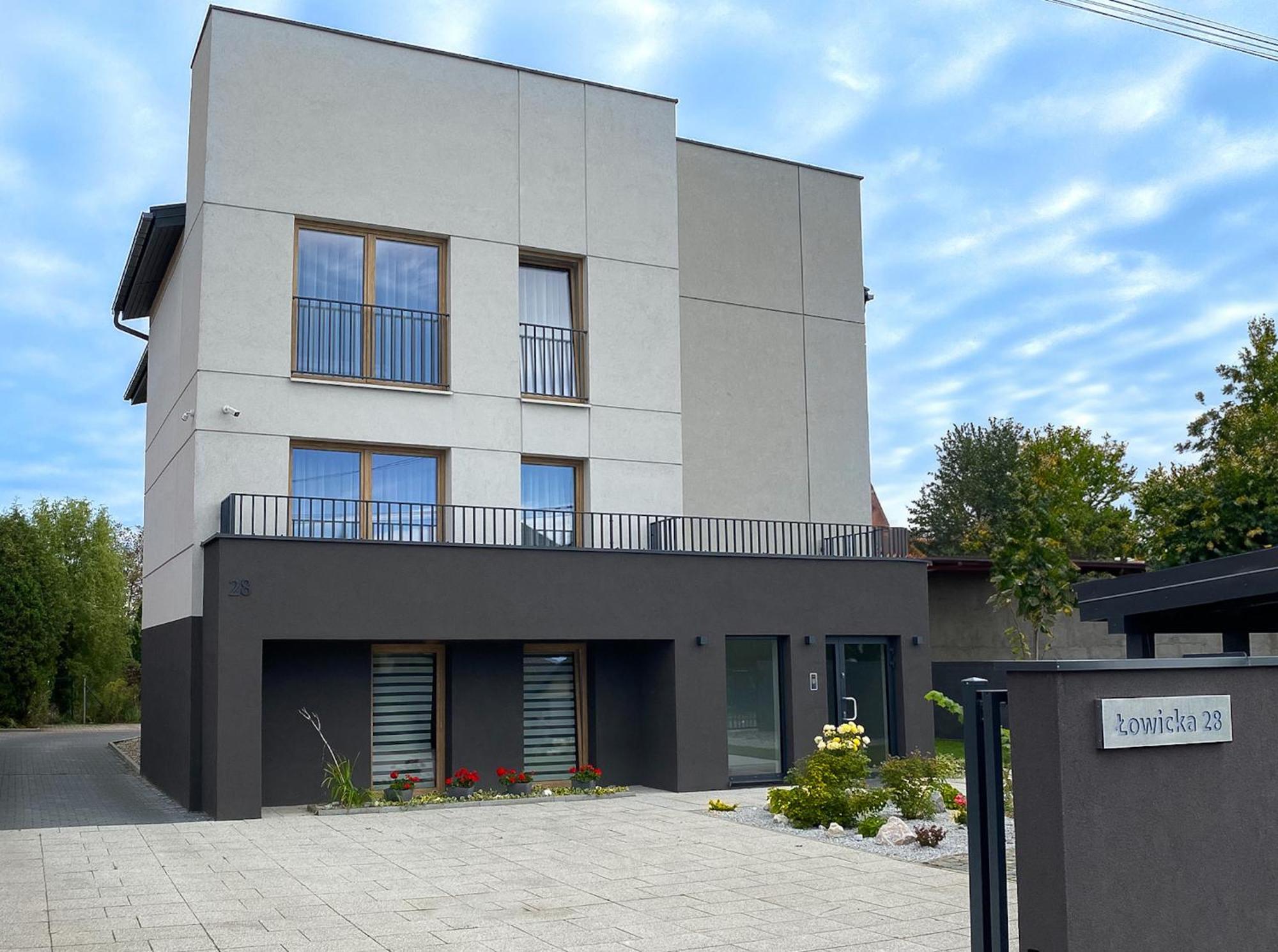 Tanie Noclegi Gliwice - Apartamenty Lowicka 28 エクステリア 写真
