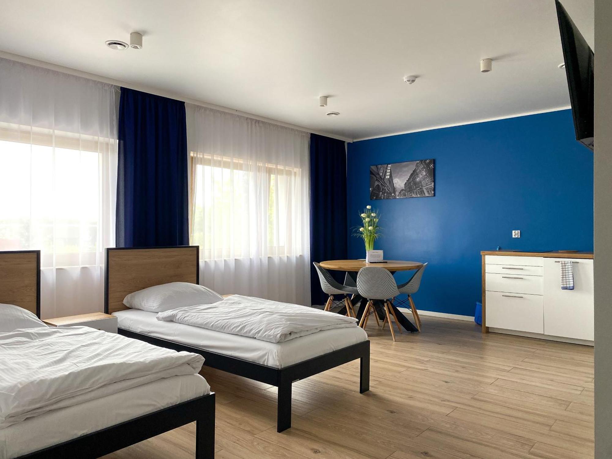 Tanie Noclegi Gliwice - Apartamenty Lowicka 28 エクステリア 写真