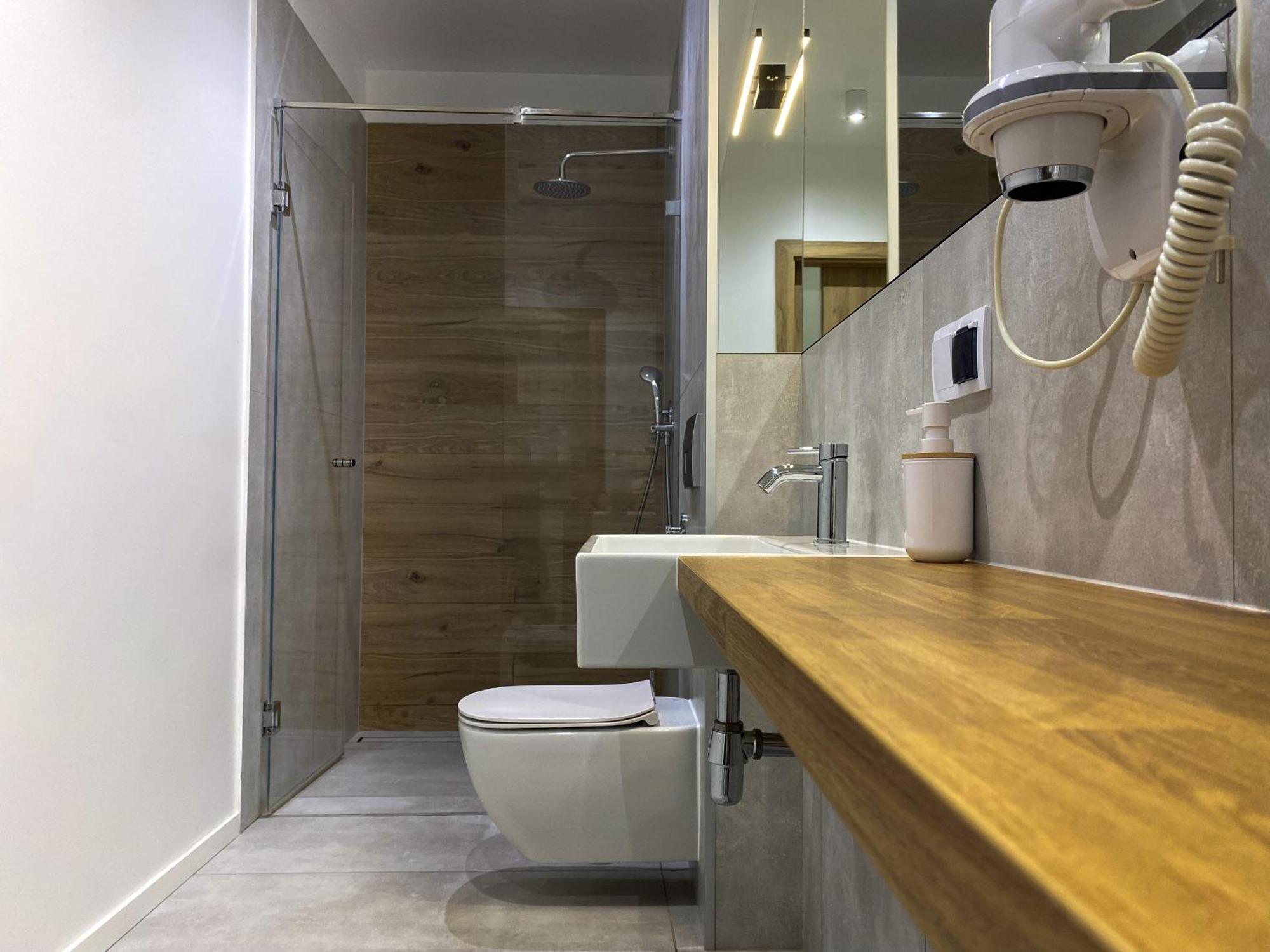Tanie Noclegi Gliwice - Apartamenty Lowicka 28 エクステリア 写真