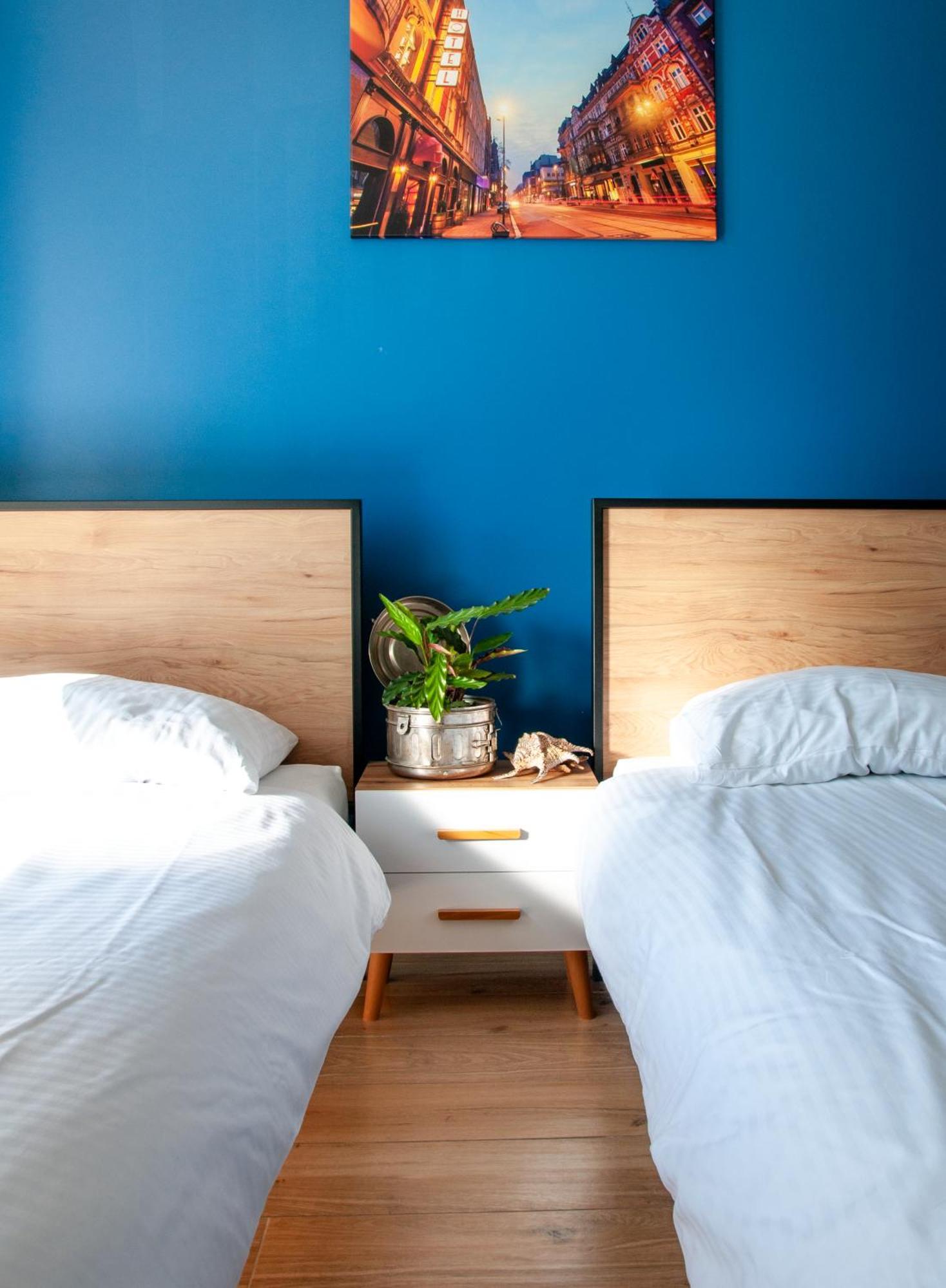 Tanie Noclegi Gliwice - Apartamenty Lowicka 28 エクステリア 写真